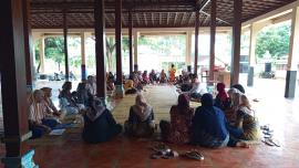 Pertemuan Rutin Kader KB Bahas Pelayanan Kontrasepsi di Balai Kalurahan Karangduwet